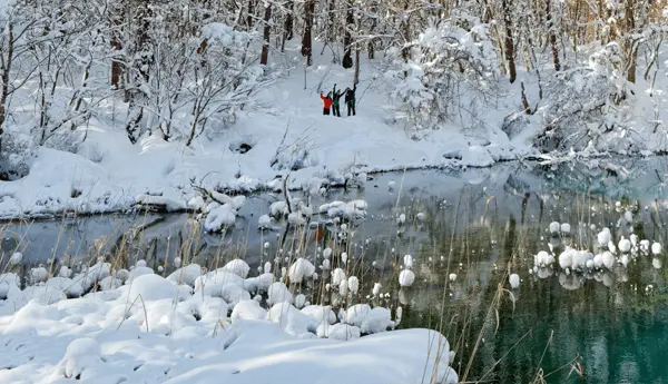 穿雪鞋去銀裝素裹的五色沼