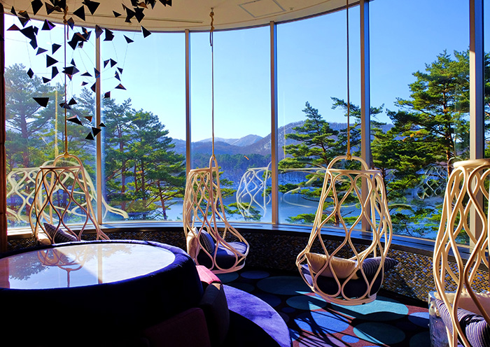 可一覽檜原湖的娛樂景點內展望空間。