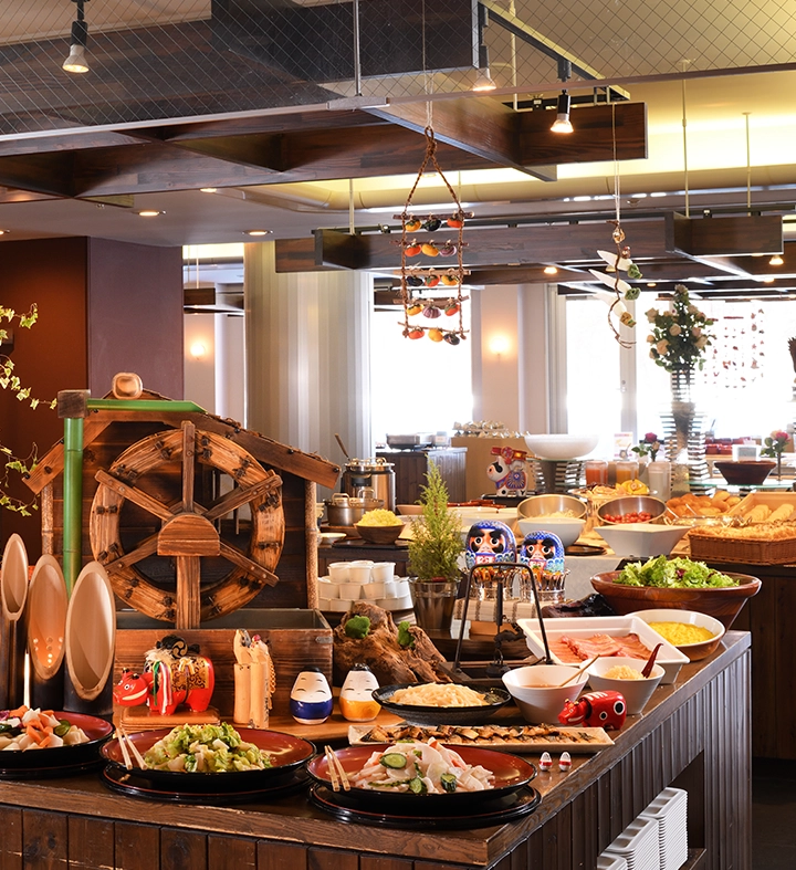 享用美味經典早餐。 Hibara Hibara Dining一家位於Urabandai Lake Resort的自助餐廳。